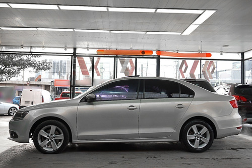 Imagen 6 de 16 de Volkswagen Vento 2.5 2011
