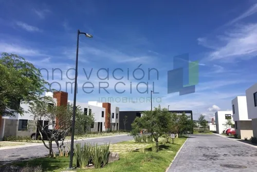 Casa En Renta En Altos Juriquilla, En Excelentes Condiciones Con Amenidades.
