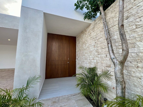 Casa En Venta En Merida, Privada El Origen, Mod 659 Con Alberca