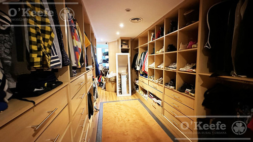 Imagen 24 de 30 de Casa En Venta De Categoría De Seis Ambientes En Abril Club De Campo