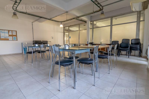 Alquiler De Oficina De 922 M2 En Martínez