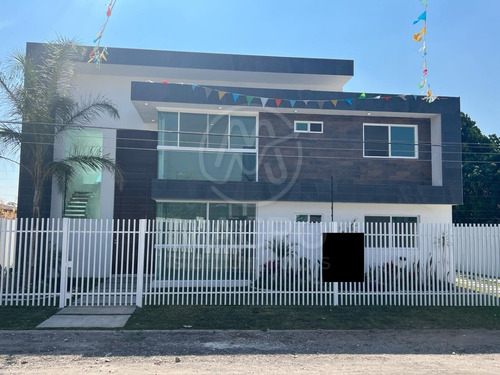 Casa En Preventa En Fracc. Real De Oaxtepec Con Amplio Jardín Y Alberca Con Jacuzzi