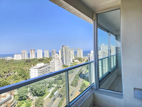 Venta De Apartamento De 3 Dormitorios En Roosevelt, A Metros Del Mar En Península.