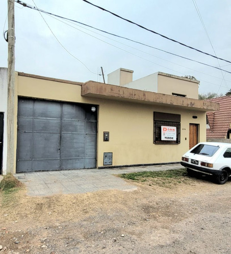 Casa En Venta De 2 Dormitorios C/ Cochera En Belén De Escobar