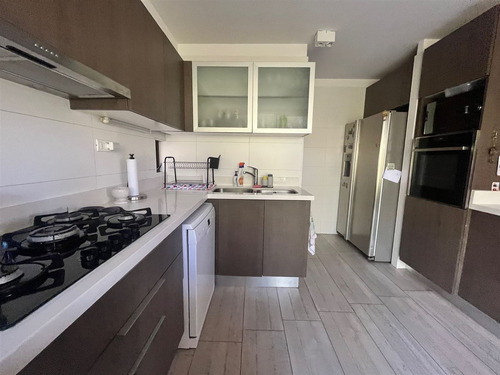 Casa En Venta De 5 Dorm. En Condominio /colegio Mayflower