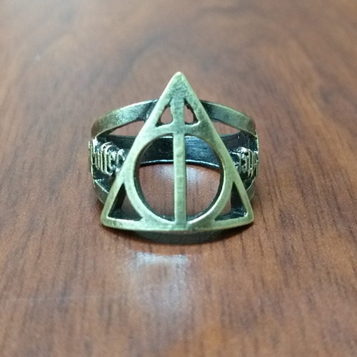 Anillo De Harry Potter Casa Escudo Reliquias De Colección