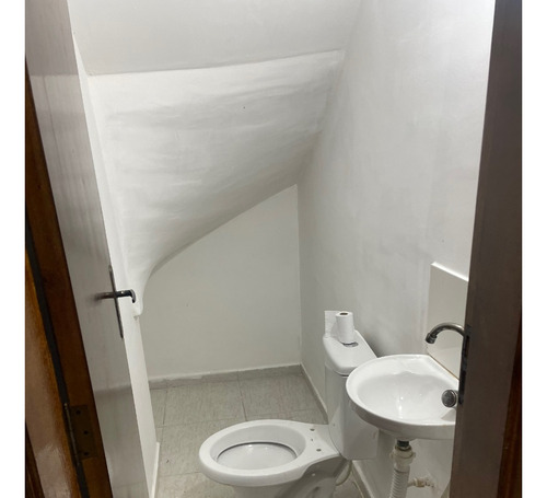 Oportunidade Casa Com 2 Quartos E Garagem Em Condomínio Fechado