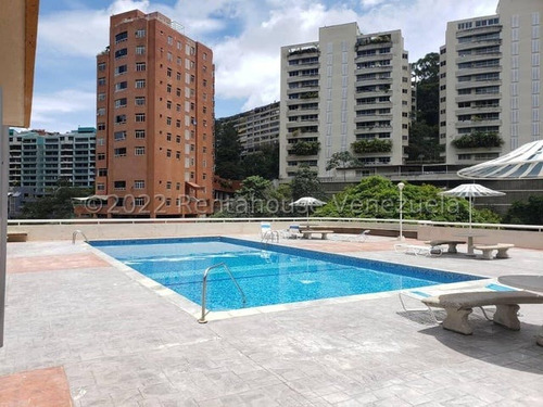 Bello Ph Estilo Dúplex, Amplio E Iluminado Vista Al Ávila, Excelente Ubicación, Edificio Con Pozo De Agua. En Venta Las Esmeraldas Mls #23-7986 Francis Zeppieri