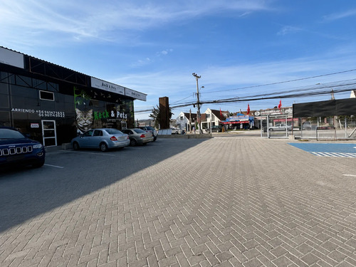 Excelente Local Comercial De 1 Nivel En Strip Center Co