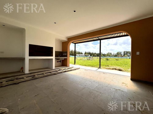 Venta Casa 4 Ambientes Con Piscina Campos De Roca - Brandsen