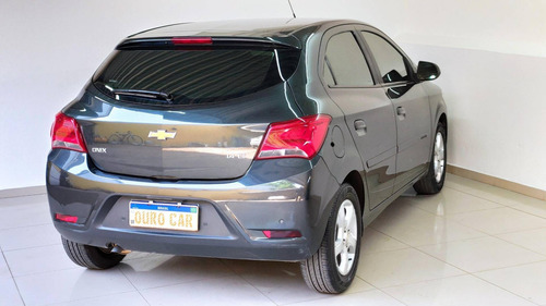 Imagem 4 de 5 de Chevrolet Onix 1.4 Mpfi Lt 8v Flex 4p Manual