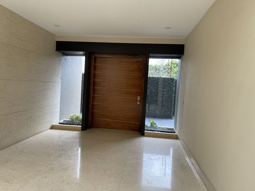 Residencia Espectacular En Paseo De Los Laureles