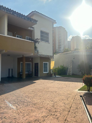 Jose R Armas, Vende Townhouse A Estrenar En Conjunto Cerrado, Urb. El Parral