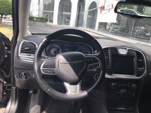 Imagen 14 de 15 de Chrysler 300 2017 V6 Pentastar At