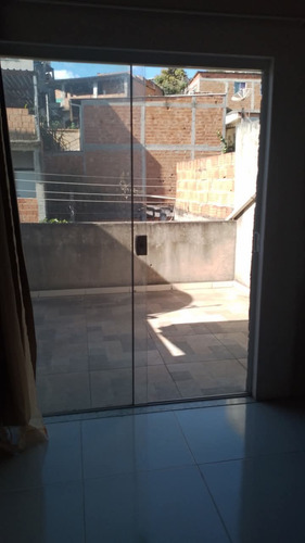 Ela Tem: Garagem Salão E Área Comum Bem Grande. 1 Kitnete
