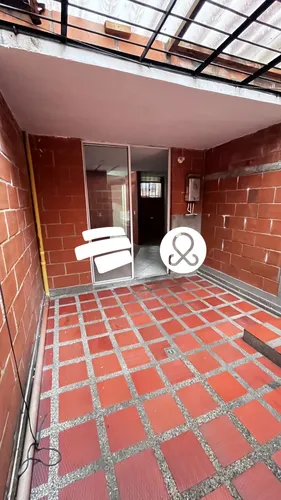 Casa En Venta De Tres Niveles En Itagüí