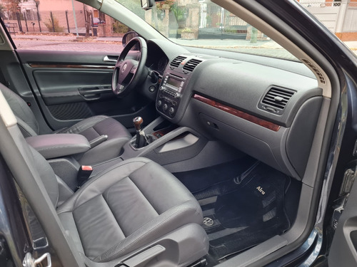 Imagen 13 de 14 de Volkswagen Vento 2.5n Luxury Mt 2009