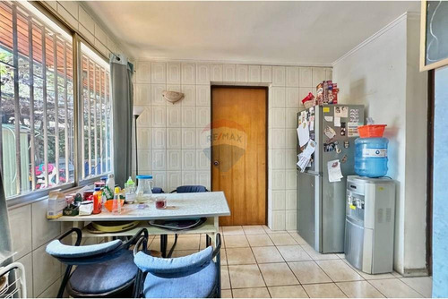 Casa 2 Pisos Amplio Terreno Con Uso Comercial