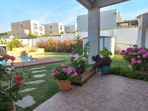 Casa Mediterránea En Condominio ,con Amplio Patio Privado