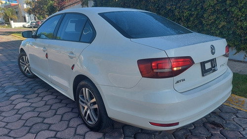 Imagen 5 de 14 de Volkswagen Jetta Trendline 2016 Transmision Estandar