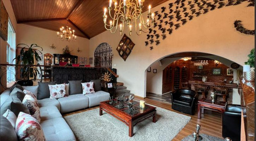 Venta De Casa En Fraccionamiento San Carlos En Metepec