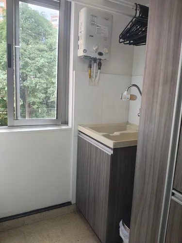 Vendo Apartamento Parte Baja De La Loma De Los Bernal Con Espectacular Vista