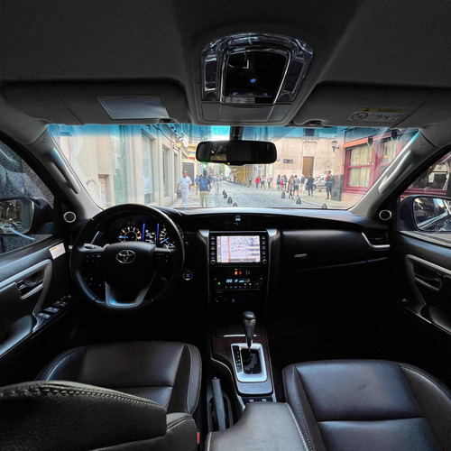 Imagen 14 de 25 de Toyota Sw4 2019 2.8 Srx 177cv 4x4 7as At Automatica Lucsc