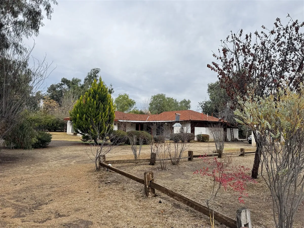 Imagen 4 de 14 de Casa En Venta De 5 Dorm. En Chicureo Centro Colina