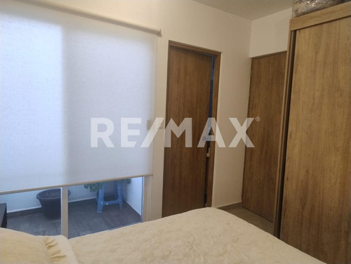Casa En Venta En Condominio Con 3 Habitaciones Y Una En Pb, Tiene Jardín Y Amenidades En San Isidro Juriquilla