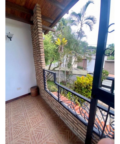 Se Vende Casa/ Alquila 317 M2 3h/3b/4p Las Marias 4389