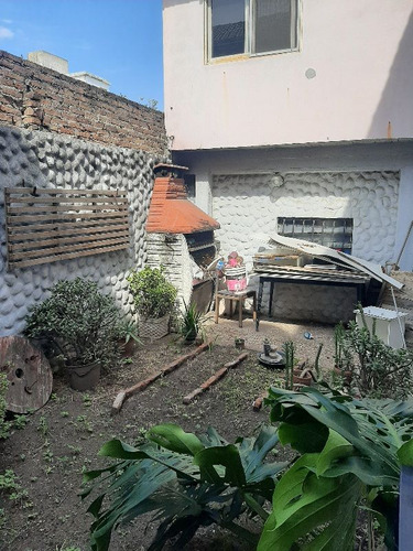 Inmueble Con 2 Departamentos A La Venta
