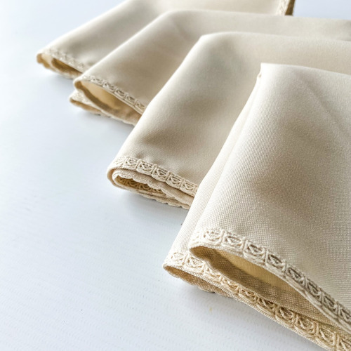 Imagen 2 de 10 de Set X4 Servilletas De Tela Tropical Antimanchas Con Puntilla