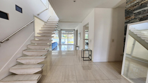 Casa En Venta Y Alquiler En Barrio Los Alisos, Nordelta