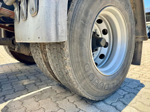 Scania P340 Ano 2010 - 4x2