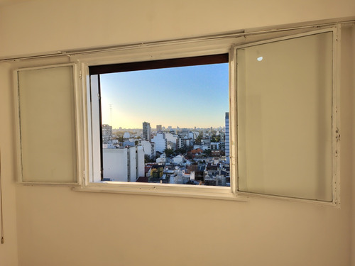 Alquiler 3 Ambientes En Caballito Norte. Vista Inmejorable, Super Luminoso, Piso 11 Orientación Norte .