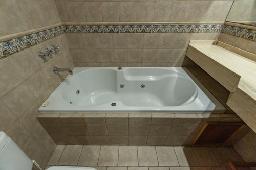 Casa 4 Ambientes Con Parque Y Cocheras