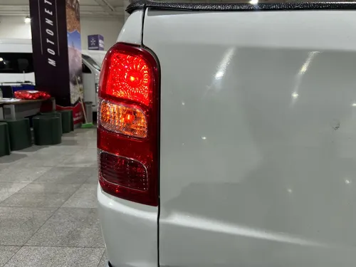Mitsubishi L200 2.4 Cabina Doble 4x2 Mt