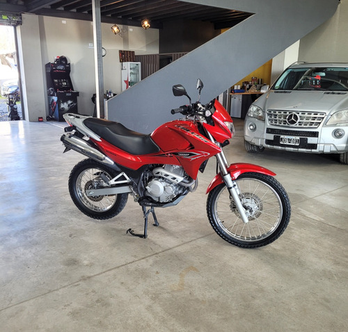 Impecable Honda Falcon 400 Año 2015 Con Solo 9.700 Km