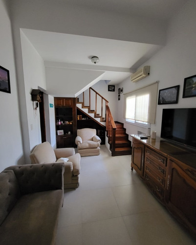 Imagen 12 de 20 de Jardin Espinosa, Casa De 4 Dormitorios En Venta, Pileta, Quincho, 4 Baños