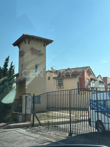 Casa En 2 Niveles Con Patio De Servicio En Real Solare, El Marqués, Querétaro