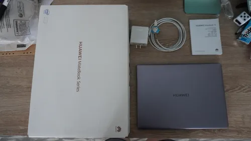 Matebook 13 Space Gray 8gb Ram - 512gb Ssd - Intel Core I5 (Usado)