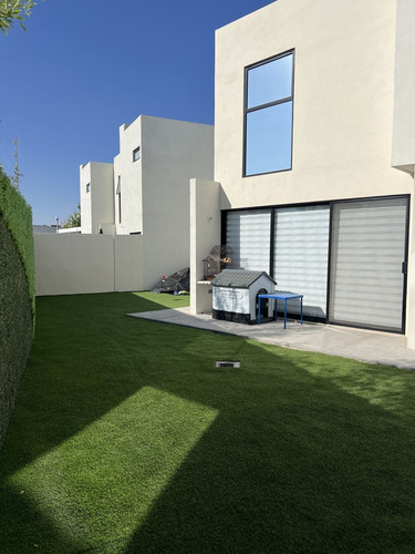 Casa En Venta En El Refugio Queretaro