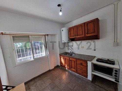 Alquiler Departamento 1er Piso Por Escalera, 2 Dormitorios En La Plata 34 Entre 115 Y 116