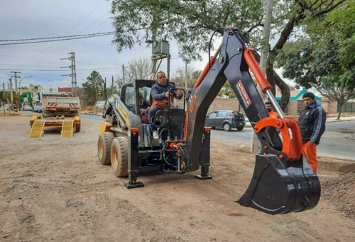 Imagen 2 de 6 de Implemento Excavador Professional Pecari Para Minicargadora