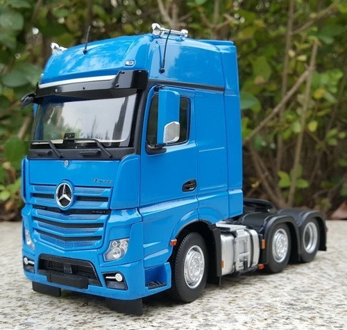 Camión Mercedes Benz Actros Escala 1:32 Metálico