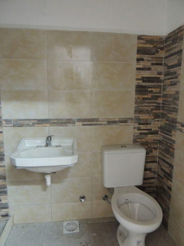 Venta Local Comercial. Cuareim Entre Galicia Y La Paz. Con Renta