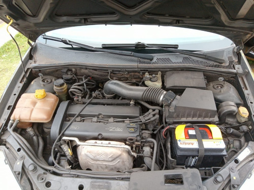Imagem 2 de 11 de Ford Focus 1.8l