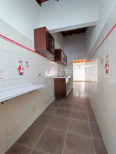 Casa En Arriendo En Prados Del Este. Cod A23875