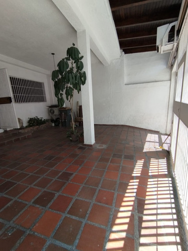 Casa Comercial En Alquiler, Los Palos Grandes, Municipio Chacao, Caracas, Venezuela.