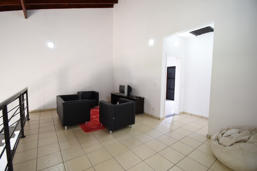 Imagem 13 de 29 de Casa Com Piscina Próximo A Praia À Venda Em Peruíbe.